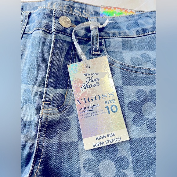 Adorable Wildflower Wash Vigoss Stretch Denim Shorts NWT - Picture 2 of 7
